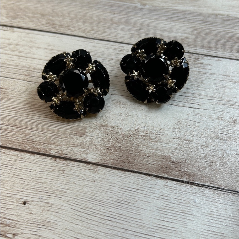 Absolutely Stunning Vintage Black Crystal and Antique Gold Clip On Earrings